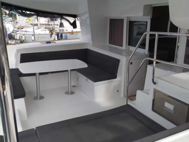 Pronajmout Katamarán se skipperem či ne Lagoon v Trogir