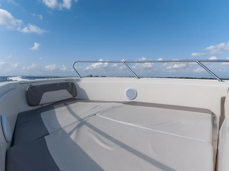 Motorová loď k pronájmu v Roses za nejlepší cenu