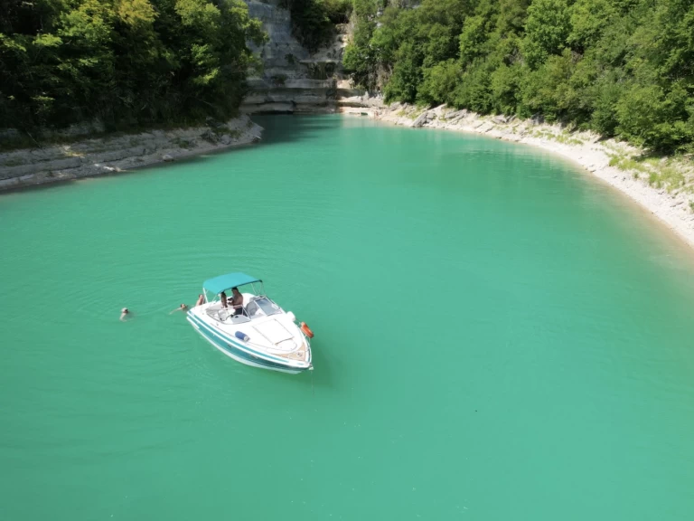 Pronajmout si Chris Craft Concept 25 CC v La Tour-du-Meix