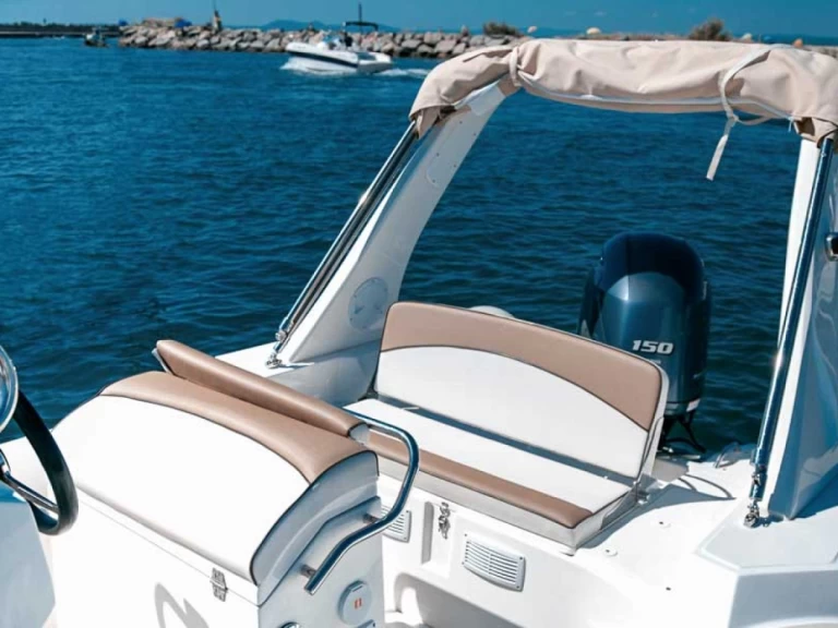 Polotuhá loď k pronájmu v Roses za nejlepší cenu