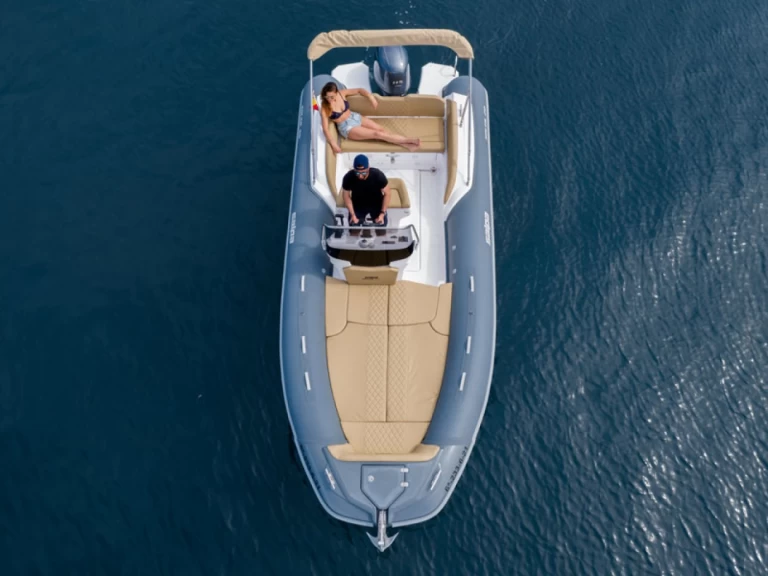 Pronájem Polotuhá loď Salpa s licencí