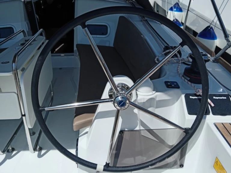 Pronájem Plachetnice Jeanneau s licencí