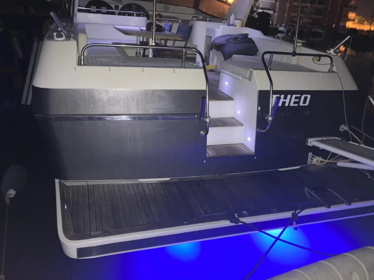 Pronájem lodi Roses lákavé ceny Techno 55
