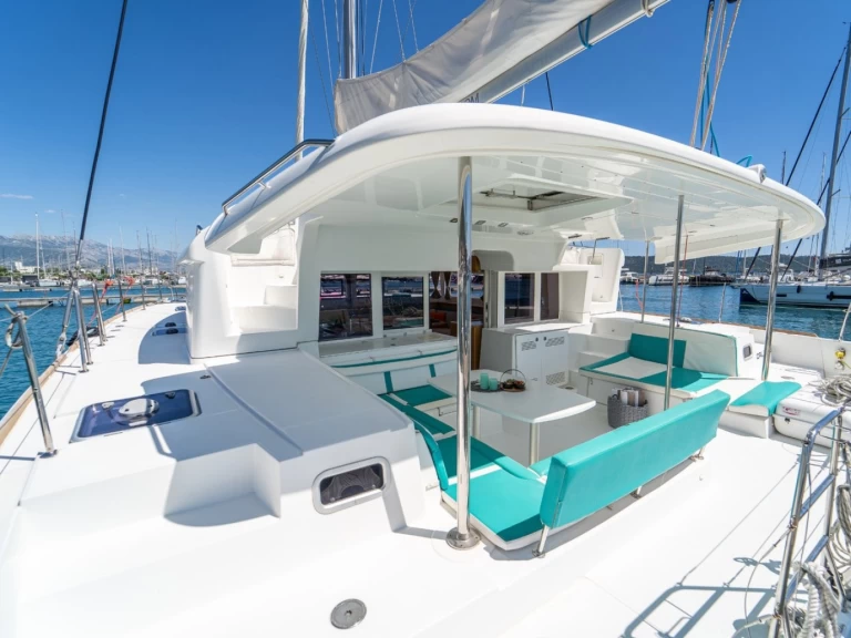 Pronájem Katamarán Lagoon s licencí