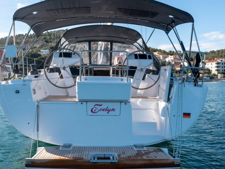 Pronajmout Plachetnice se skipperem či ne Hanse v Donji Seget