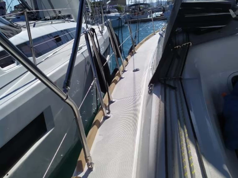Pronajmout si Jeanneau Sun Odyssey 349 v Trogir