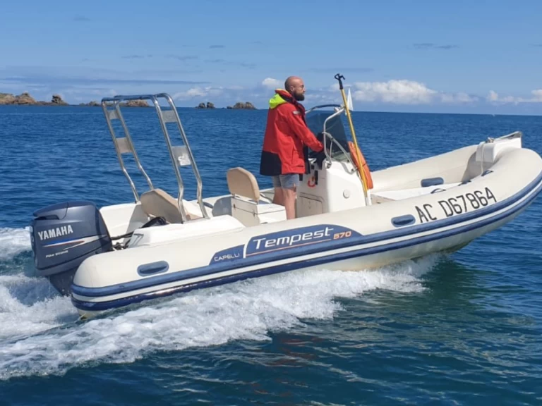 Polotuhá loď k pronájmu v Saint-Malo za nejlepší cenu