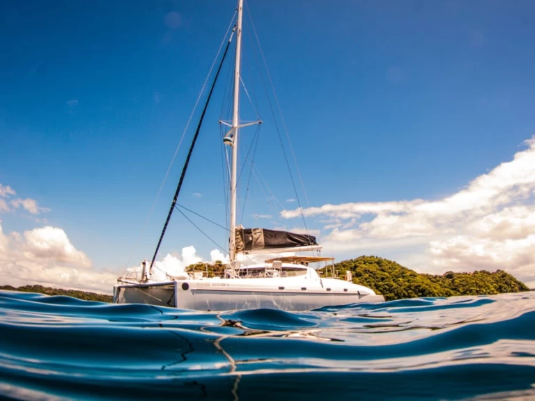 Pronajmout si Fountaine Pajot Bahia v Nacascolo