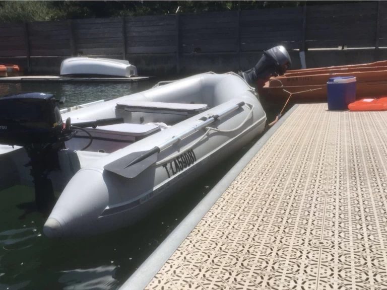 Pronajmout Polotuhá loď se skipperem či ne Quicksilver v Marseille