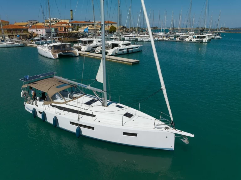 Pronajmout si Jeanneau Sun Odyssey 410 v Lefkáda