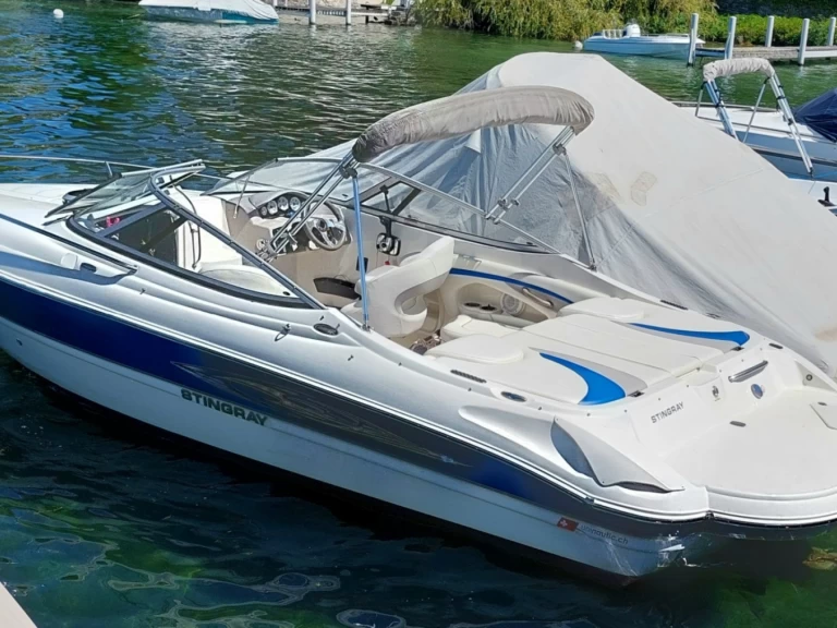 Pronájem Motorová loď v Geneva (Canton) -Stingray 225cr