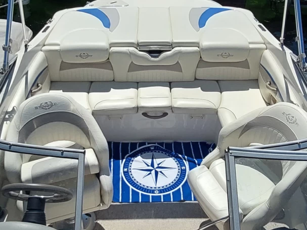 Pronájem lodi Stingray 225cr v Geneva (Canton) na Samboatu