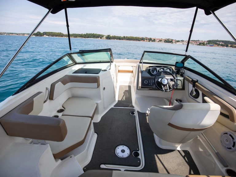 Pronajmout Motorová loď se skipperem či ne Sea Ray v Poreč