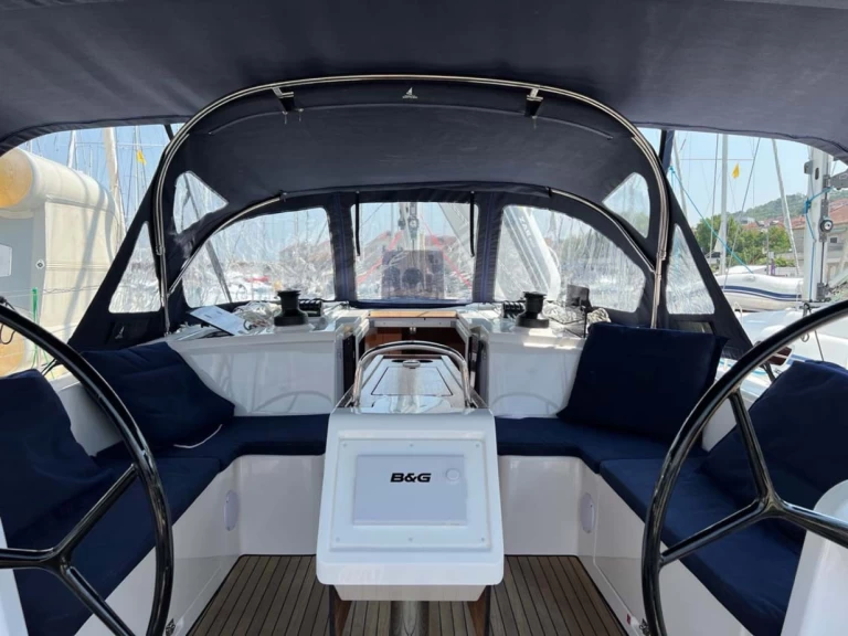 Pronajmout Plachetnice se skipperem či ne Bavaria v Trogir