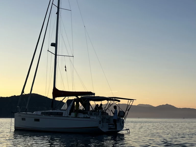 Pronájem lodi Bénéteau Oceanis 38.1 v l'Escala na Samboatu