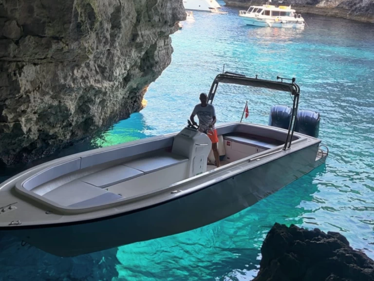 Pronájem Motorová loď v Xemxija -Crown Coronet