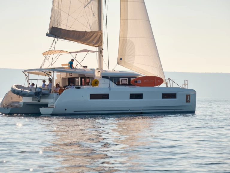 Pronajmout Katamarán se skipperem či ne Lagoon v Trogir