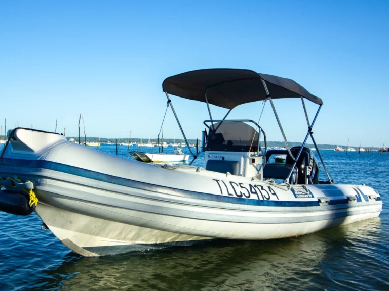 Joker Boat Clubman 19 jednotlivci a charterové společnosti v Arcachon