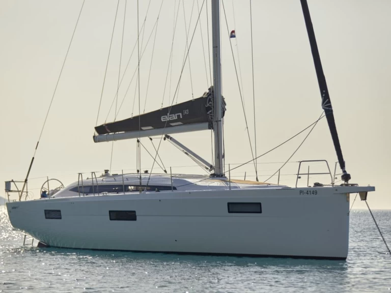 Pronajmout Plachetnice se skipperem či ne Elan v Pirovac