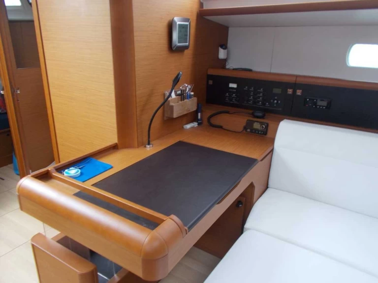 Jeanneau Sun Odyssey 519 jednotlivci a charterové společnosti v Castellammare di Stabia