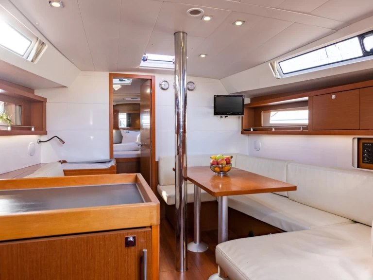 Bénéteau Oceanis 41.1 jednotlivci a charterové společnosti v Punat