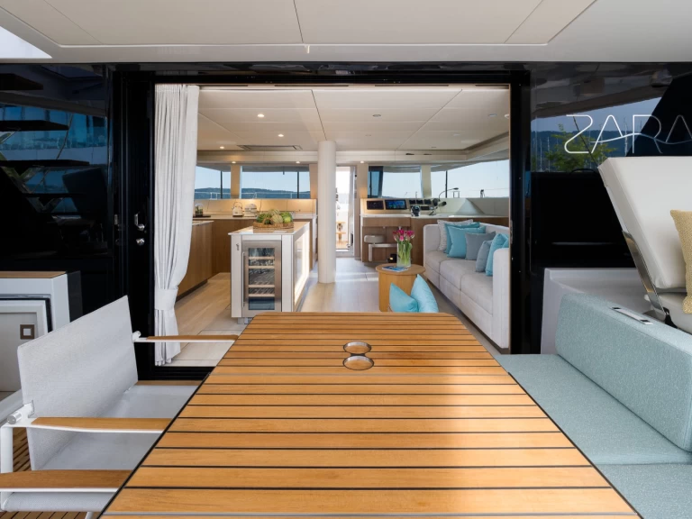 Pronajmout Katamarán se skipperem či ne Sunreef v Kaštel Gomilica