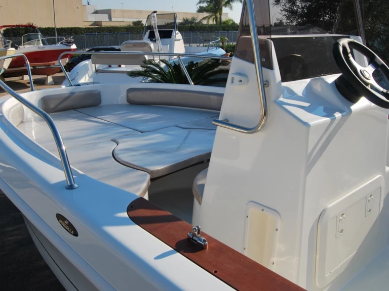 Mingolla Brava 19 jednotlivci a charterové společnosti v Torre Vado