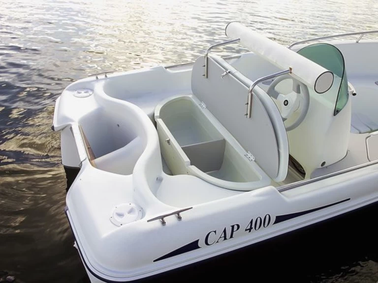 Rigiflex Cap 400 jednotlivci a charterové společnosti v Le François