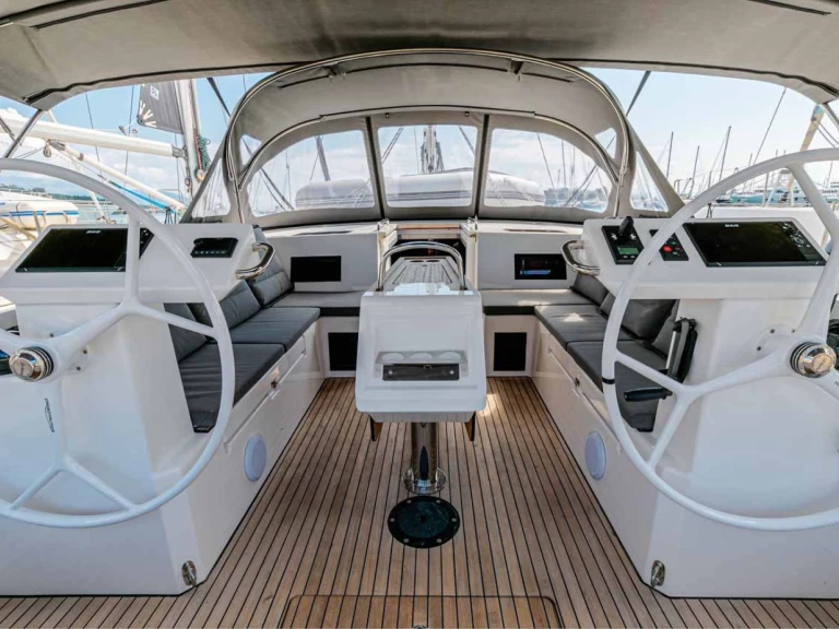 Bavaria Bavaria C45 jednotlivci a charterové společnosti v Gouvia