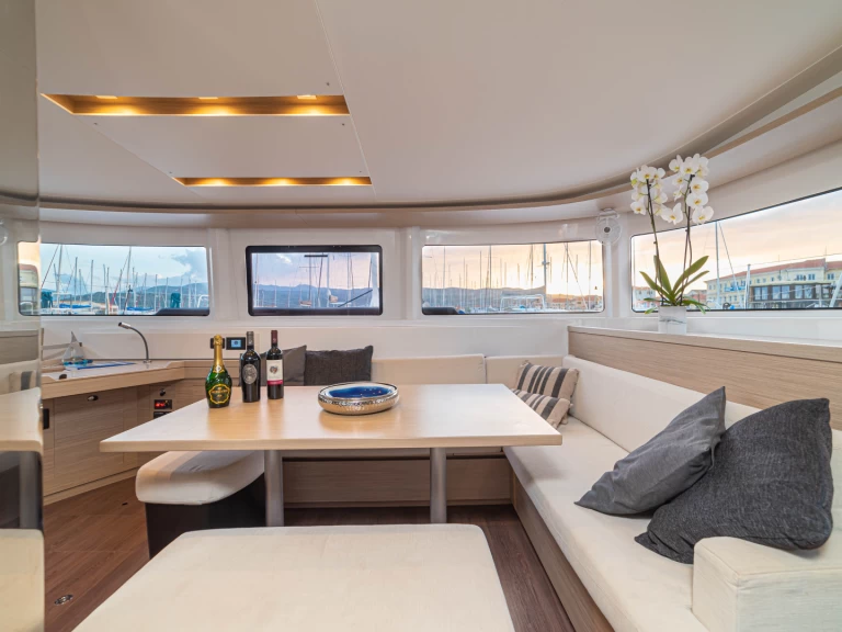 Pronájem lodi Lefkáda lákavé ceny Lagoon 46