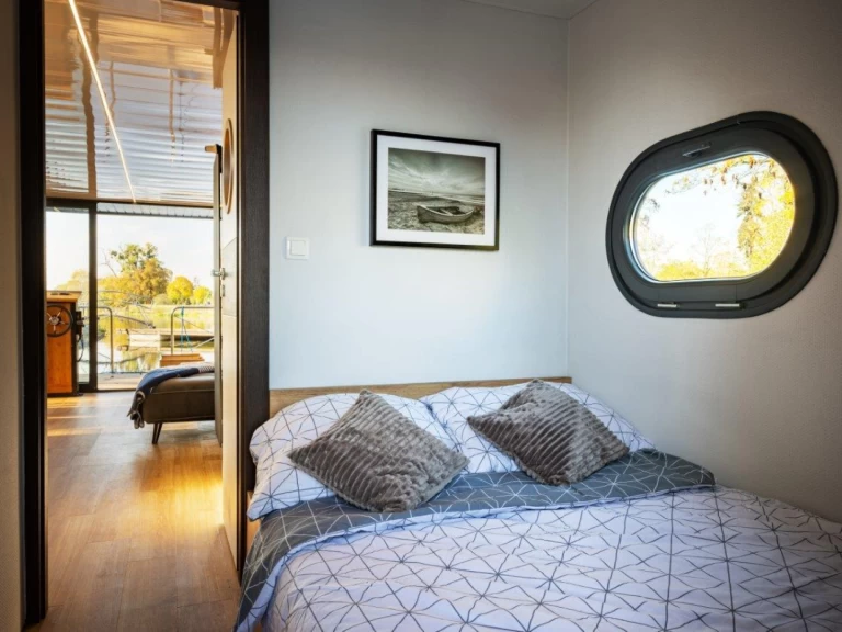 Říční loď k pronájmu v Waren (Müritz) za nejlepší cenu