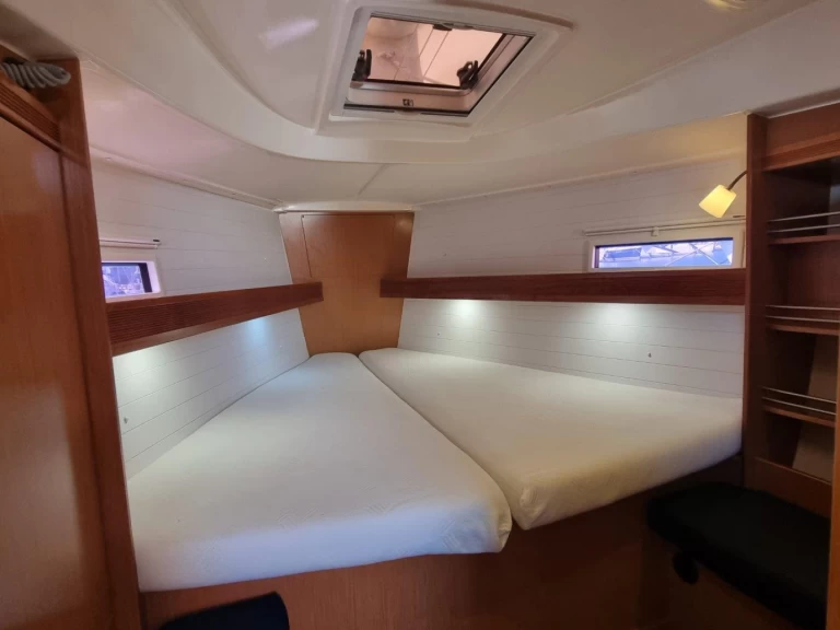 Pronájem jachty v Izola -Bavaria Cruiser 36 na Samboatu