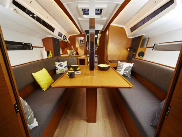 Pronajmout si Jeanneau Sun Odyssey 349 v Golfo Aranci