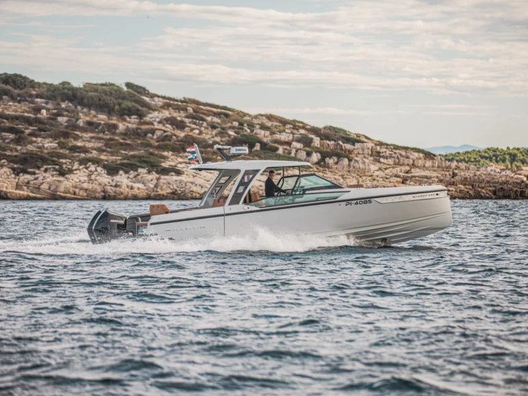 Pronájem lodi Sukošan lákavé ceny Saxdor 320 GTO