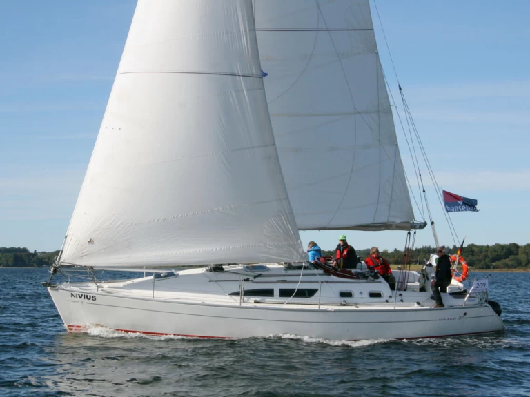 Pronajmout si Jeanneau Sun Fast 37 v Flensburg