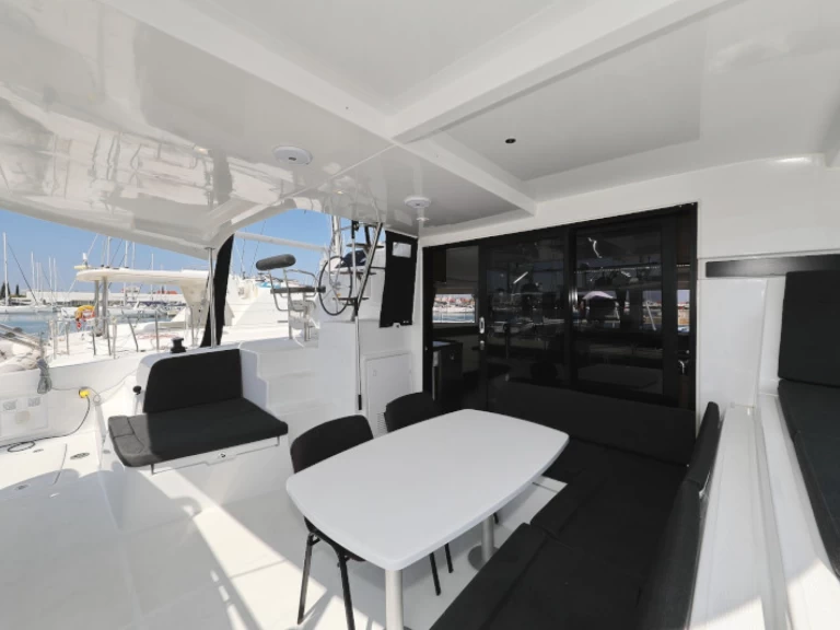 Pronájem Katamarán Lagoon s licencí