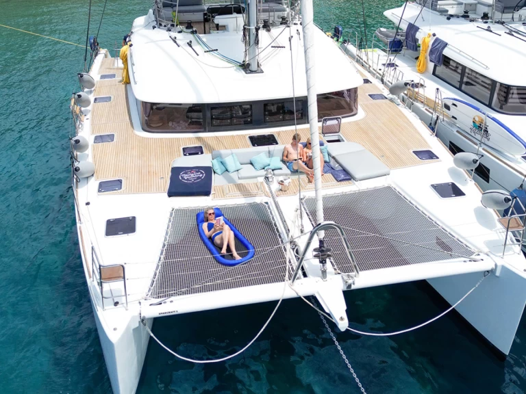 Lagoon Lagoon 560 S2 jednotlivci a charterové společnosti v Elliniko 