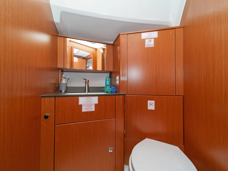 Pronajmout si Bavaria Cruiser 41 v Alimos