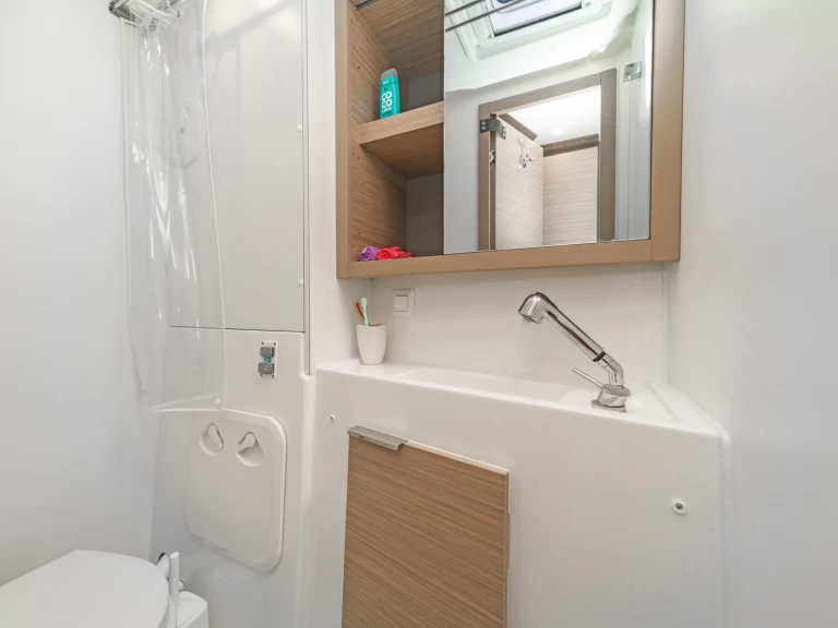 Pronájem Katamarán Lagoon s licencí