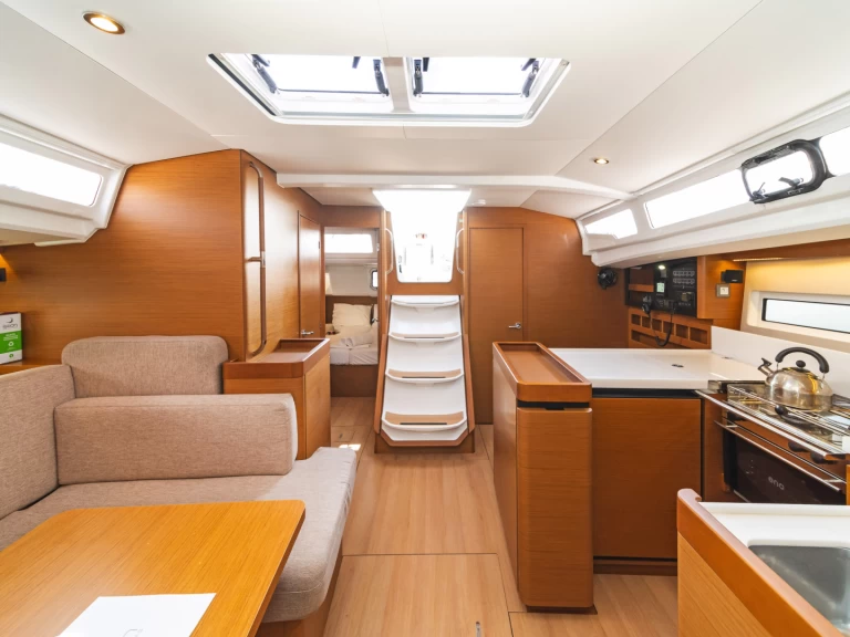 Pronajmout si Jeanneau Sun Odyssey 440 v Skiathos