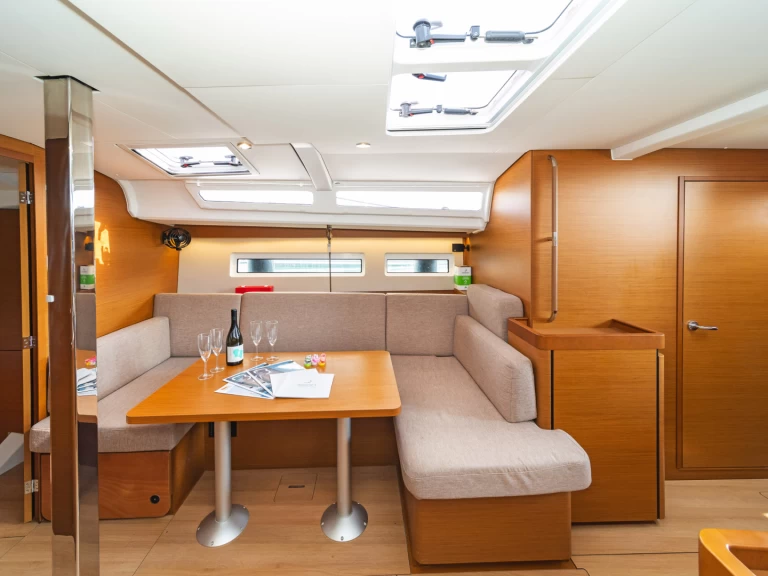 Pronájem lodi Skiathos lákavé ceny Sun Odyssey 440