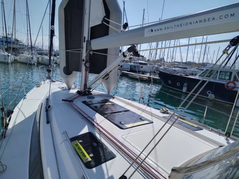 Bavaria Cruiser 37 jednotlivci a charterové společnosti v Gouvia