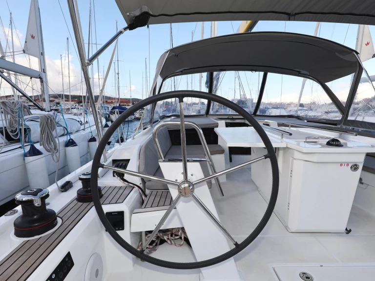 Pronájem Plachetnice Bénéteau s licencí