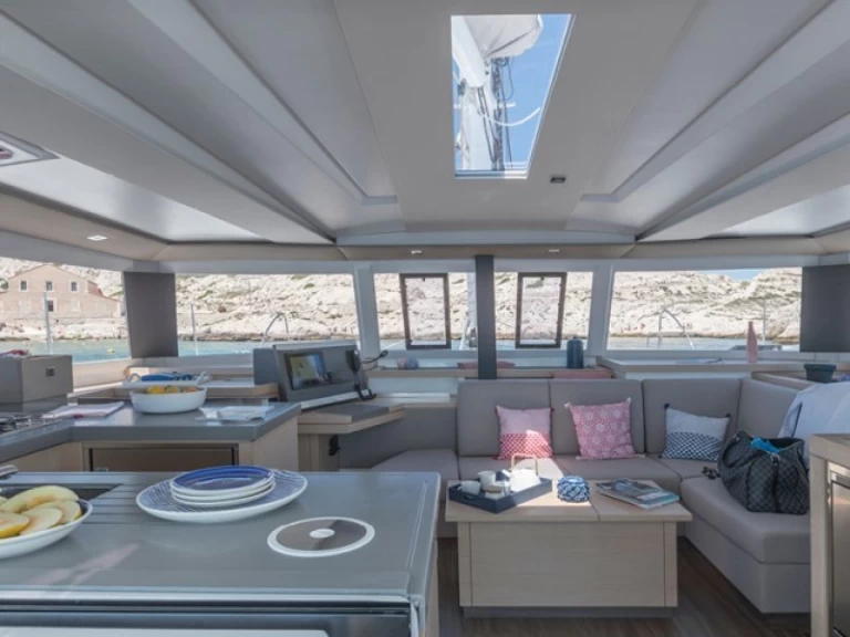 Pronajmout si Fountaine Pajot Astrea 42 v Bas du Fort