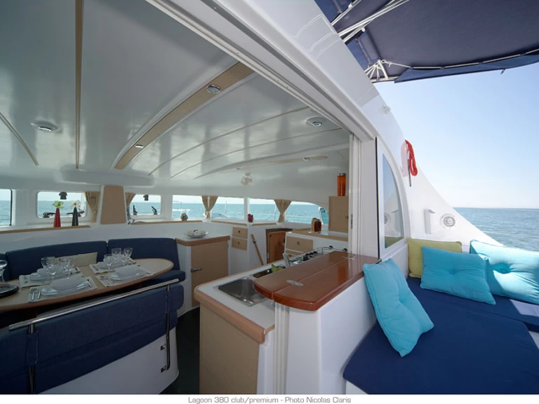 Lagoon Lagoon 380 jednotlivci a charterové společnosti v Le Marin