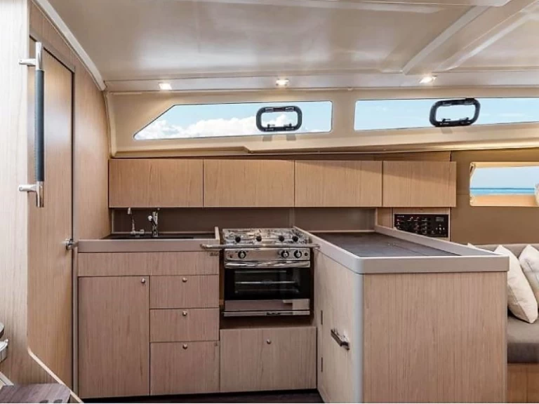 Bénéteau Oceanis 41.1 jednotlivci a charterové společnosti v La Paz