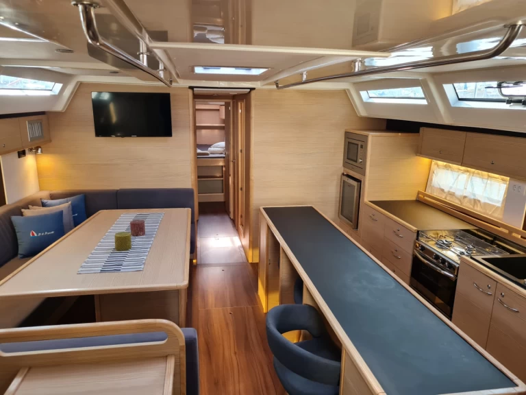 D&D Yacht D&D Kufner 50 I. jednotlivci a charterové společnosti v Trogir