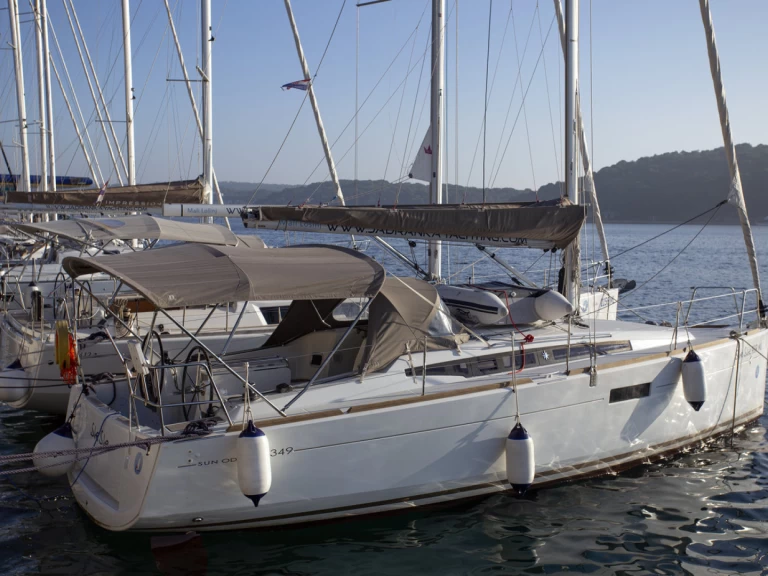 Pronájem lodi Jeanneau Sun Odyssey 349 v Pula na Samboatu