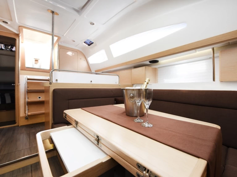 Pronajmout Plachetnice se skipperem či ne Elan v Zadar