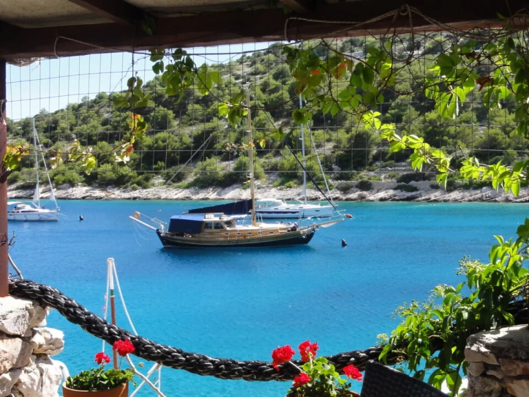 Pronajmout si Custom Made Larus - 3 + 1 cab. v Pirovac